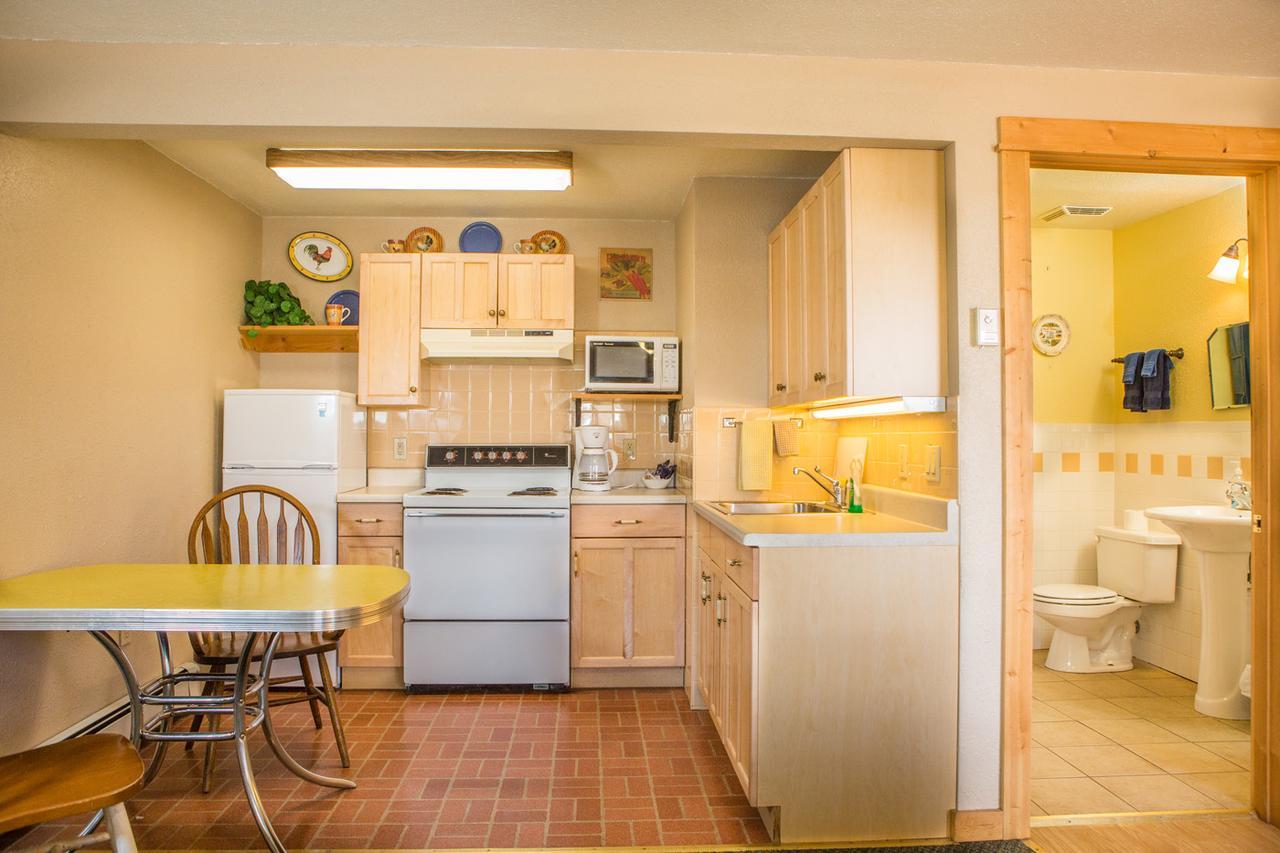 Norwood Inn Екстер'єр фото